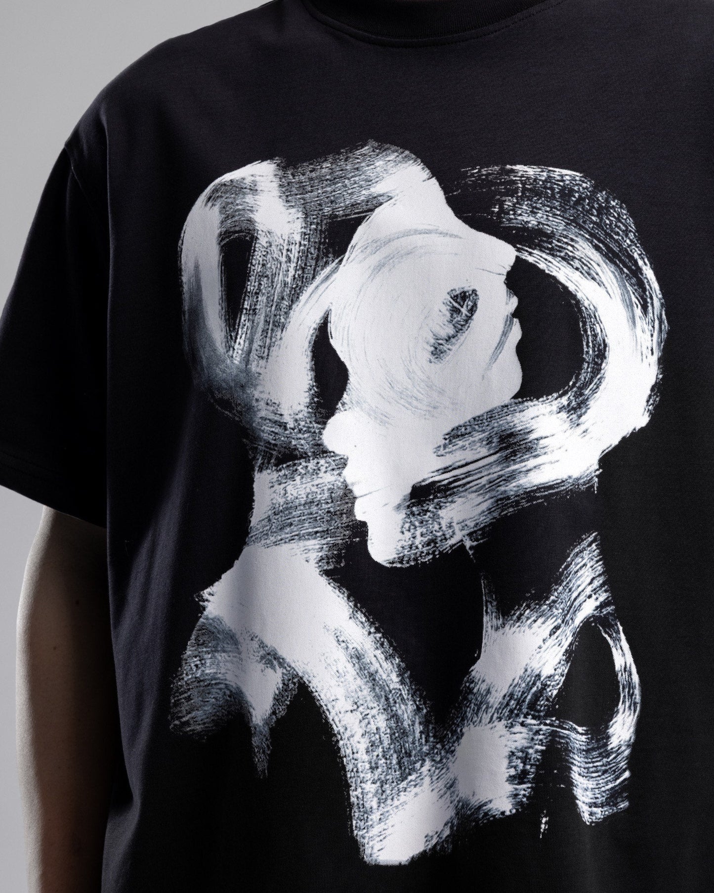 FVSION TEE IN BLACK